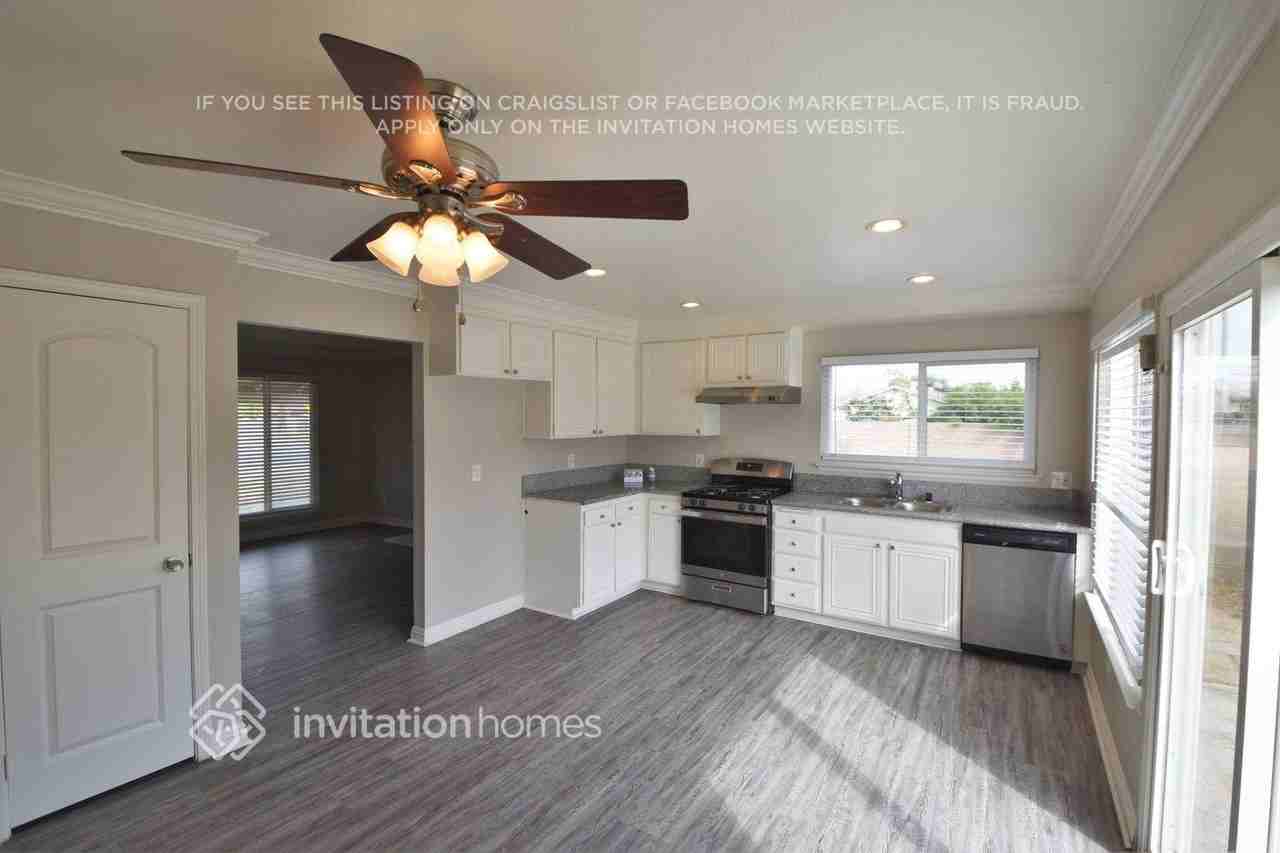 2895 Myers St - Photo 3 of 8