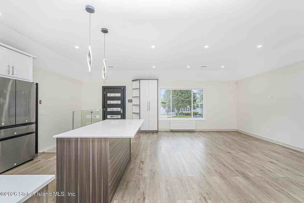 236 Amber St - Photo 2 of 21