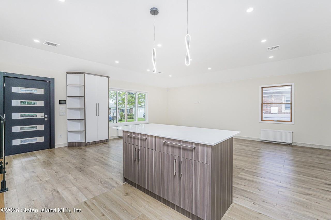 236 Amber St - Photo 7 of 21