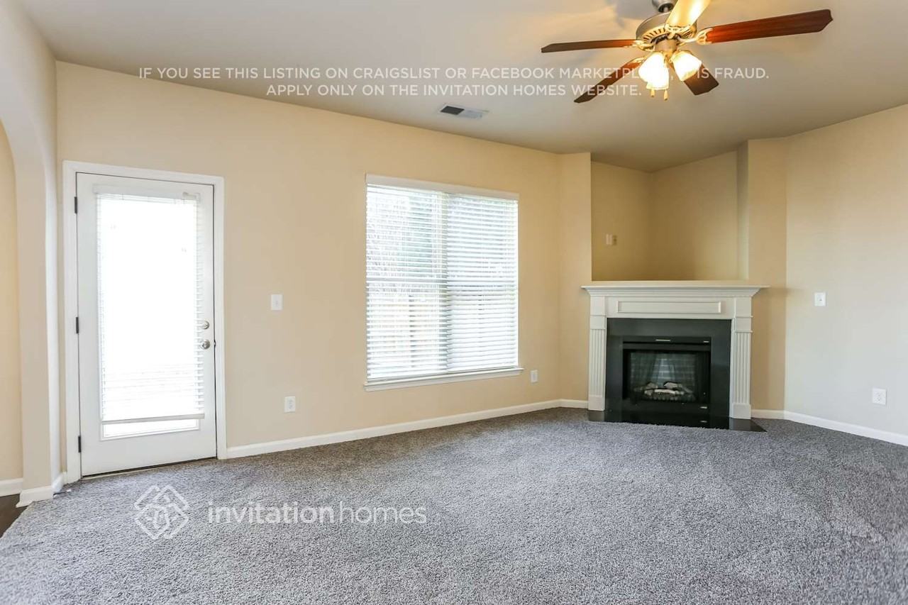 4324 Grove Lake St - Photo 4 of 18