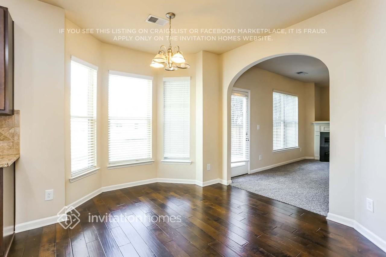 4324 Grove Lake St - Photo 7 of 18