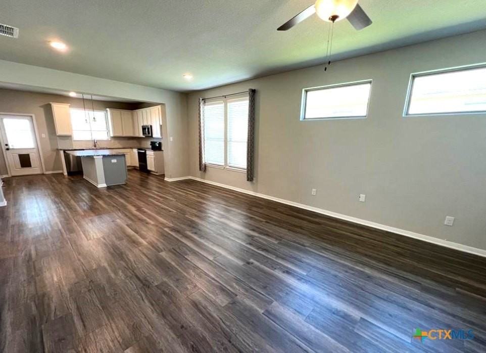 978 Aurora Grove Bnd - Photo 2 of 10