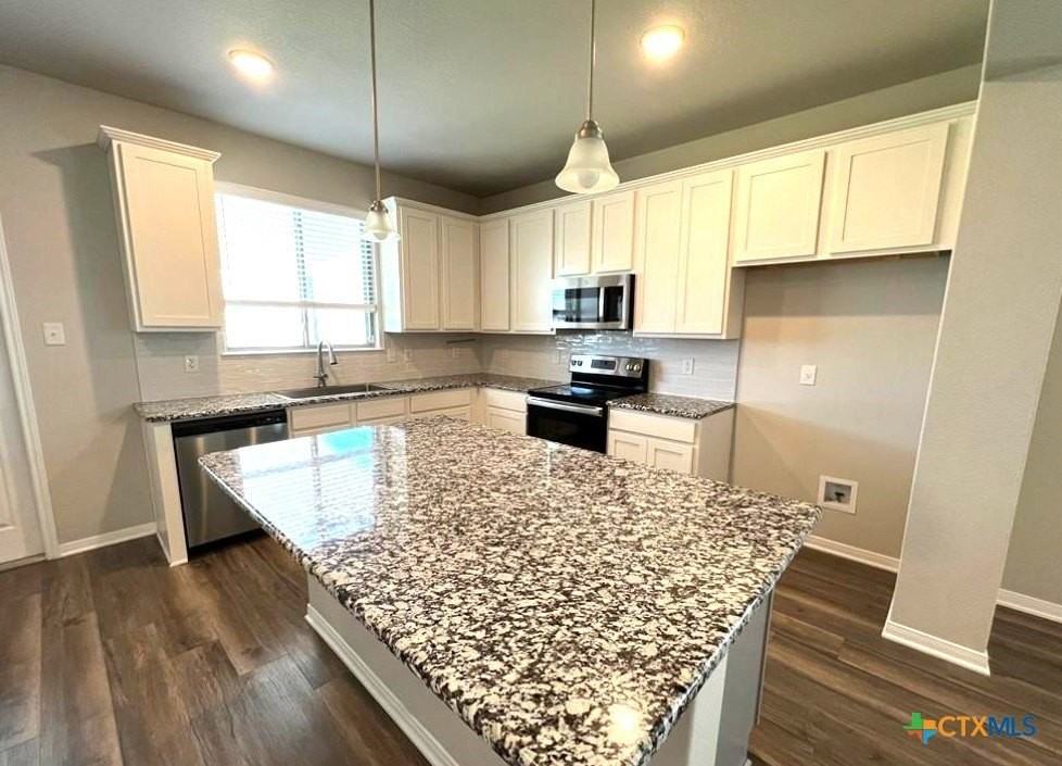 978 Aurora Grove Bnd - Photo 3 of 10