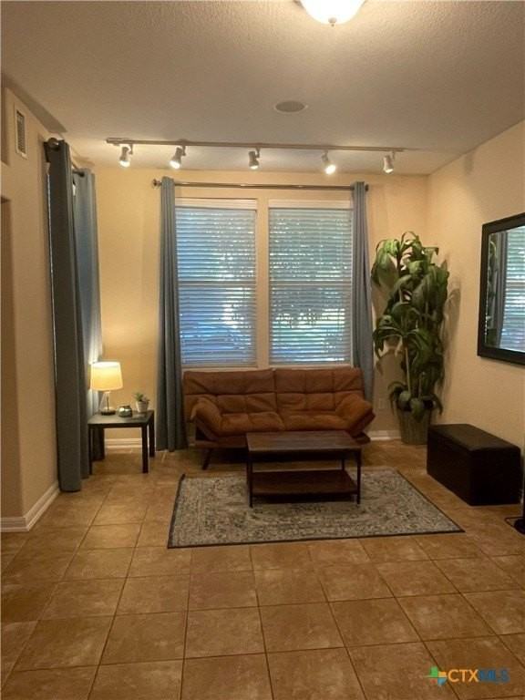 421 Shadowpoint - Photo 3 of 26