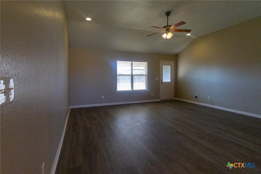 217 Pointer St - Photo 4 of 29