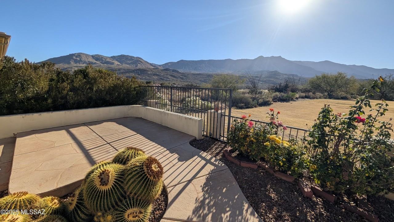 65265 E Canyon Dr - Photo 2 of 22