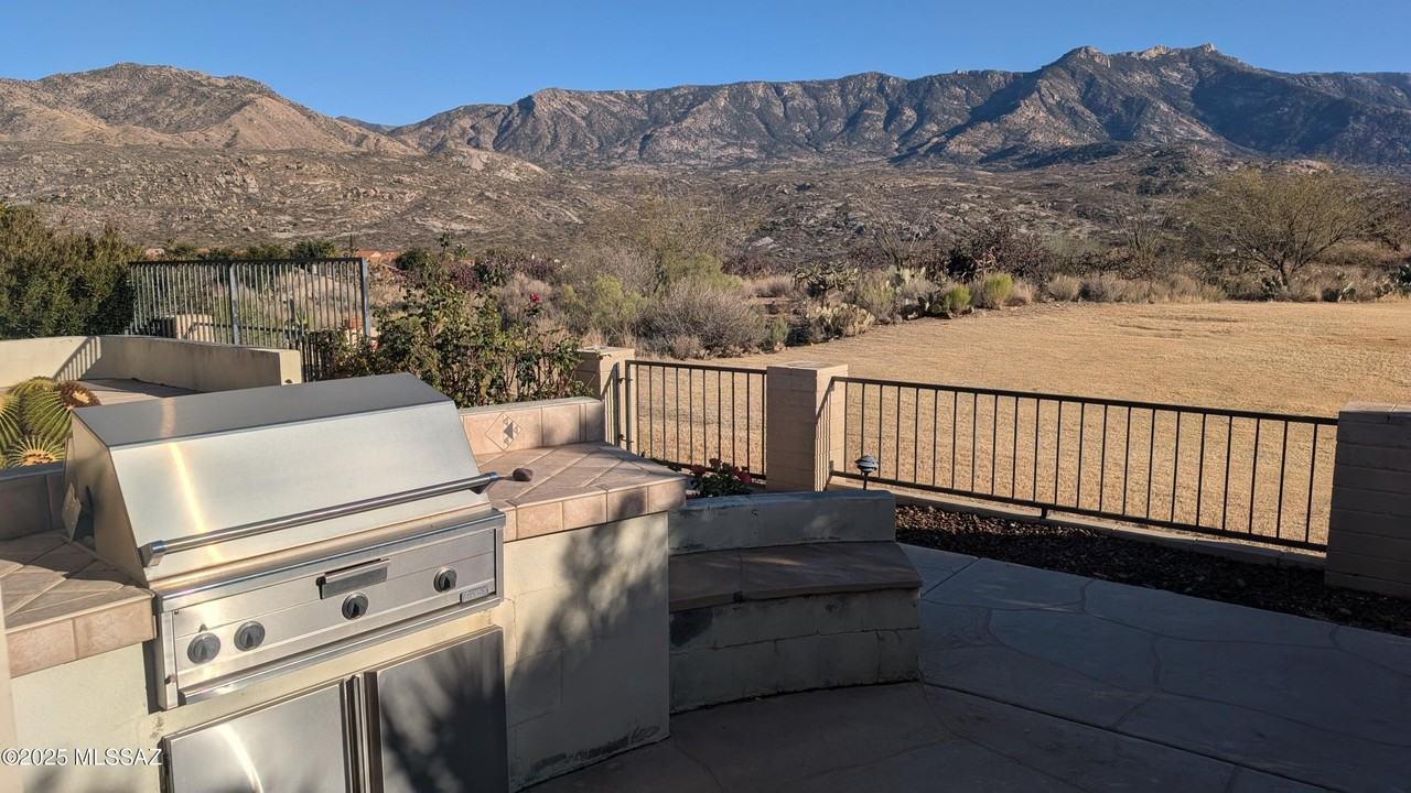 65265 E Canyon Dr - Photo 3 of 22