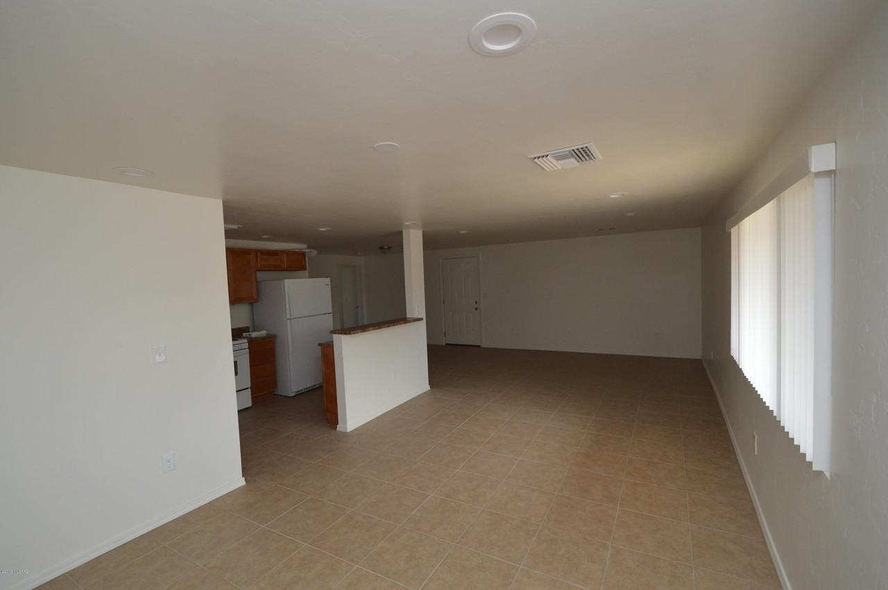 1518 S Sahuara Ave - Photo 2 of 10