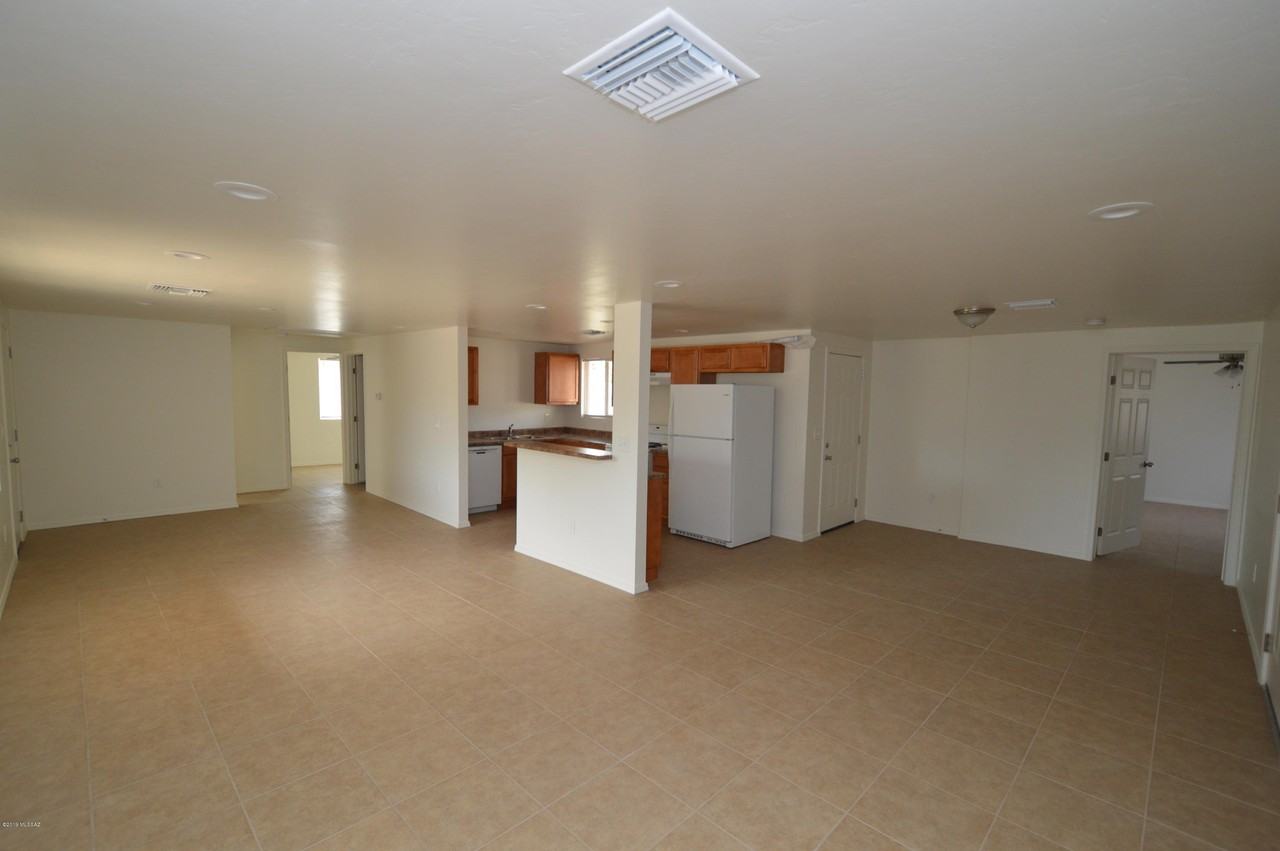 1518 S Sahuara Ave - Photo 3 of 10