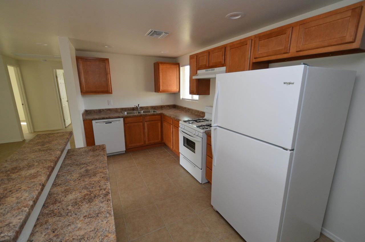 1518 S Sahuara Ave - Photo 4 of 10