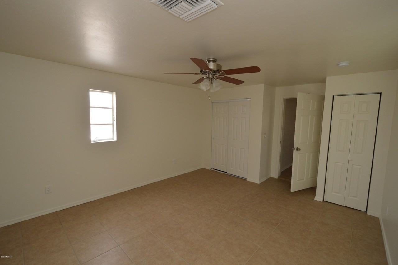 1518 S Sahuara Ave - Photo 5 of 10