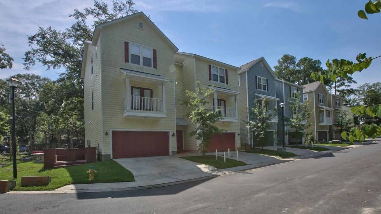 1864 Belle Vue Way - Photo 2 of 32