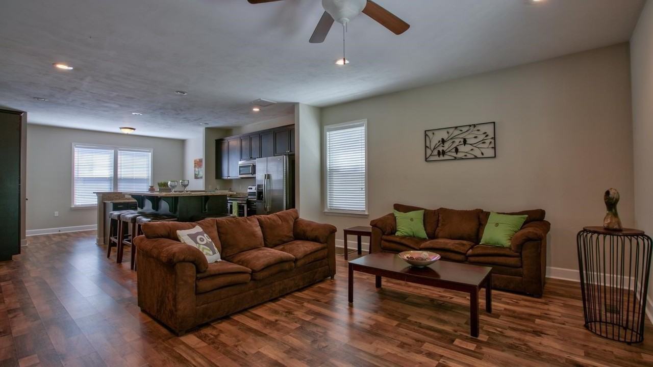 1864 Belle Vue Way - Photo 3 of 32