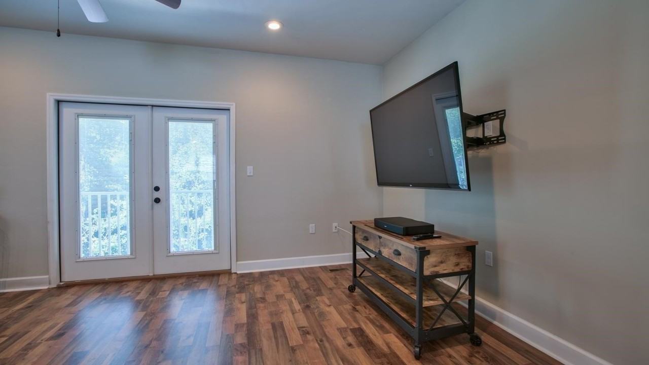 1864 Belle Vue Way - Photo 4 of 32