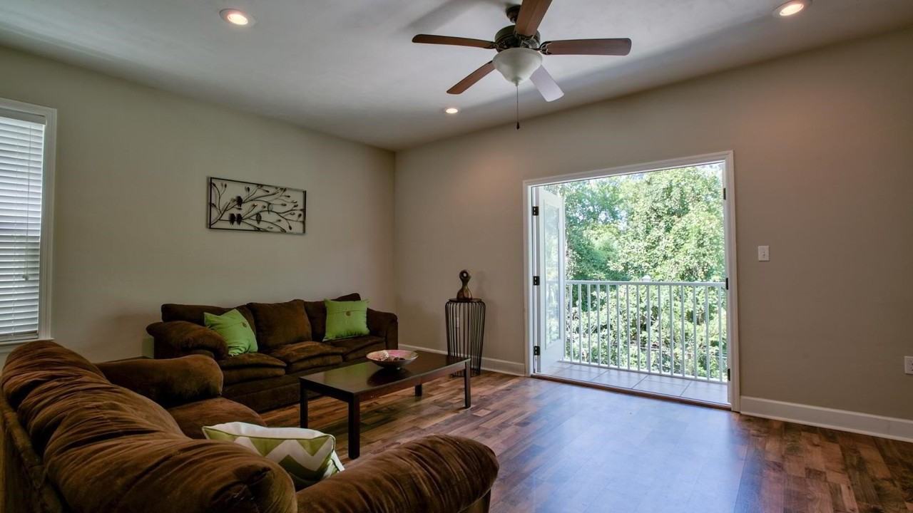 1864 Belle Vue Way - Photo 6 of 32