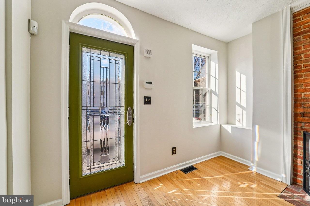 31 S Ann St - Photo 7 of 35