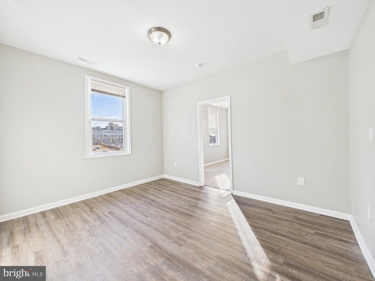 300 W Chesapeake Ave Apt 4 #4 - Photo 4 of 13