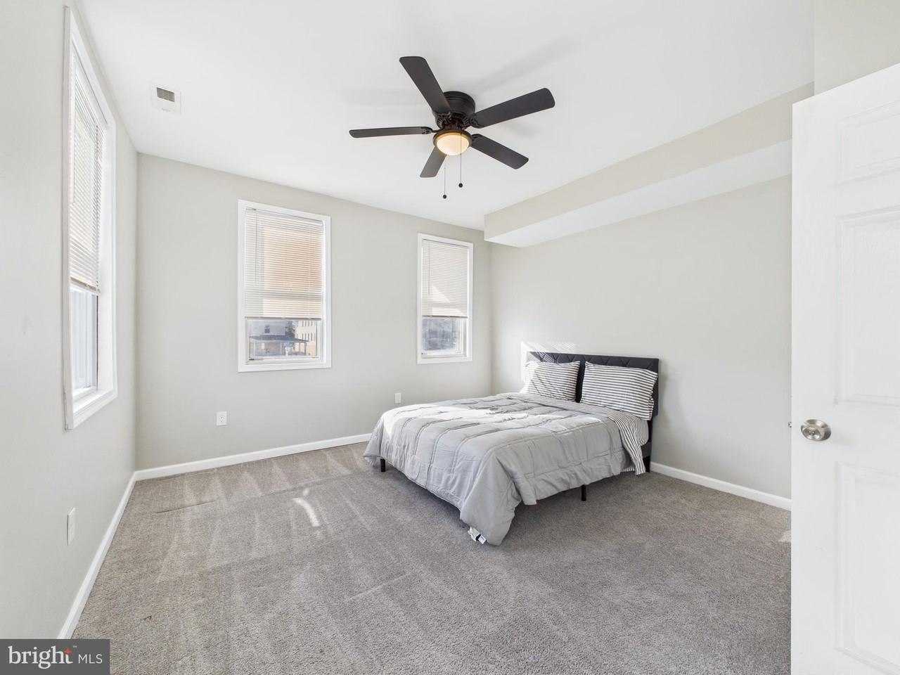 300 W Chesapeake Ave Apt 4 #4 - Photo 5 of 13