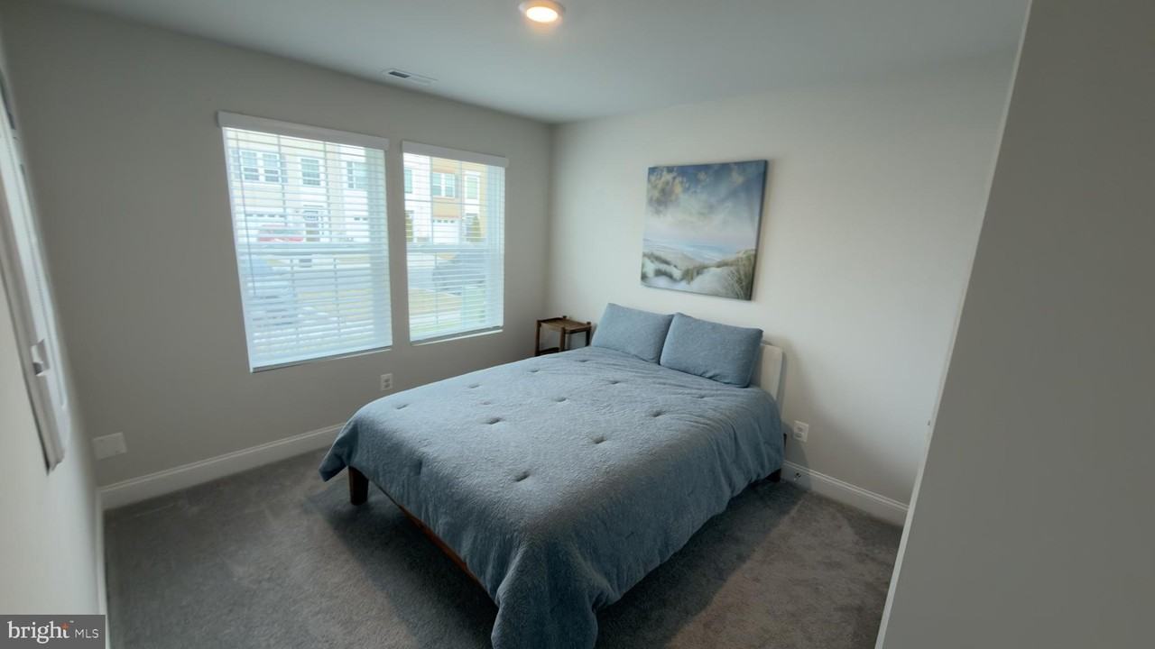 1441 Onnesta Ct - Photo 4 of 25