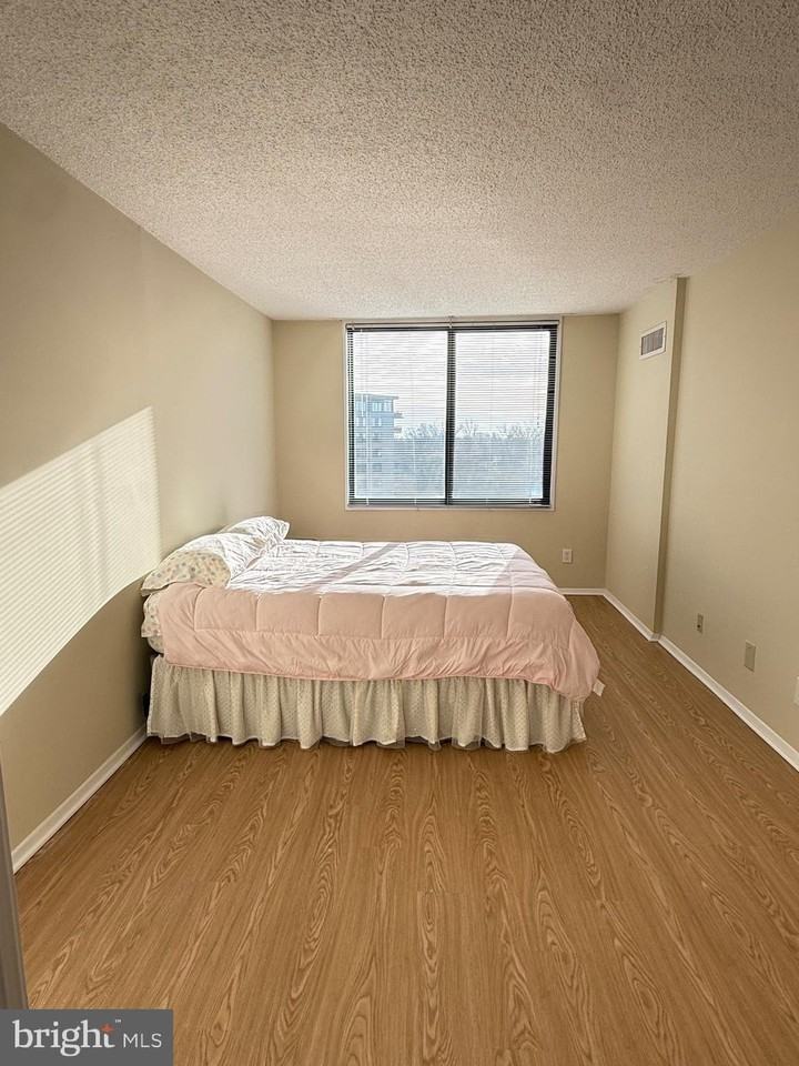 5225 Pooks Hill Rd Apt 1607n #1607N - Photo 7 of 50