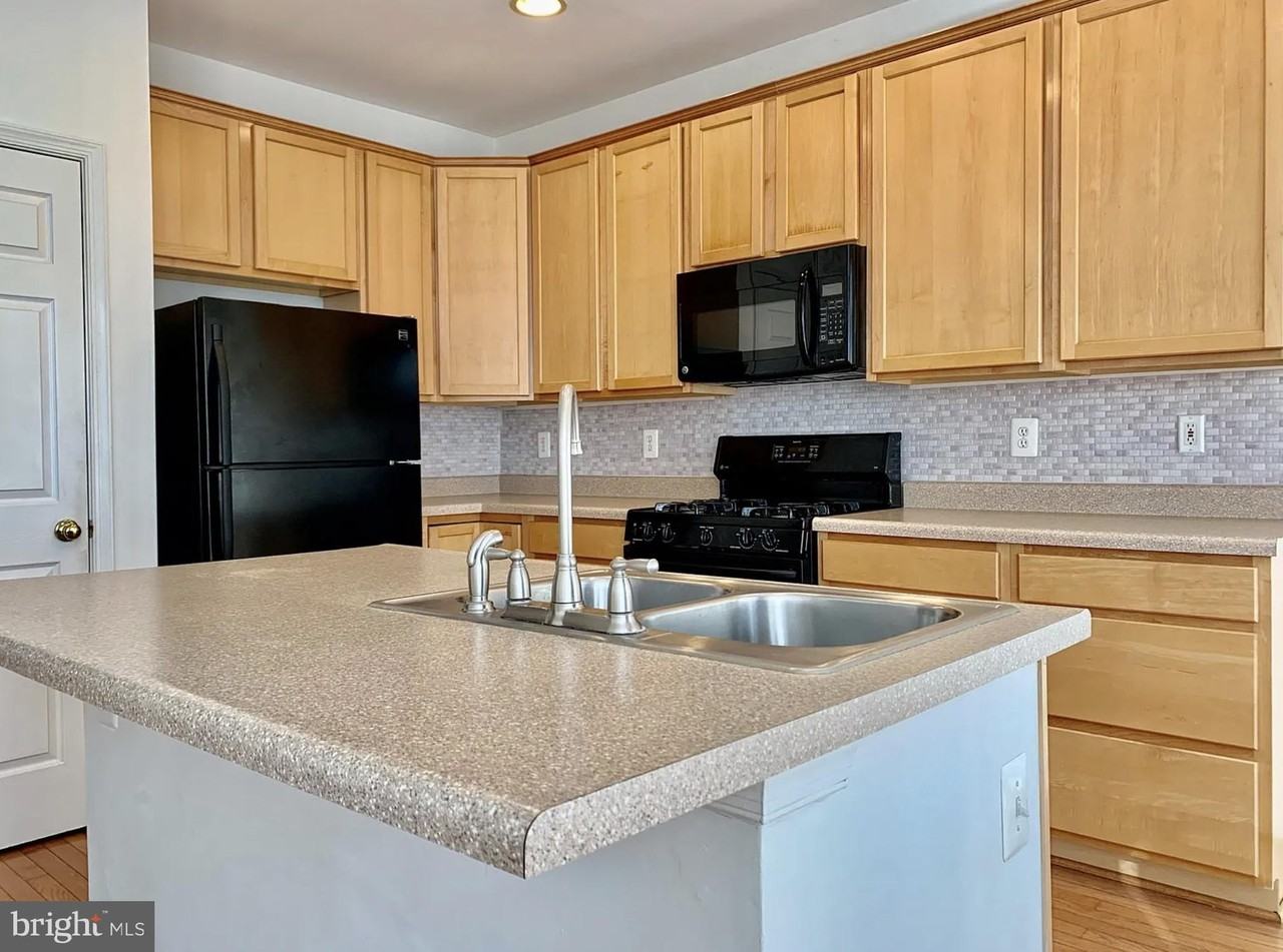 410 Redland Blvd - Photo 3 of 32