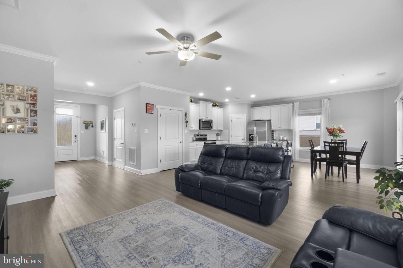 10005 Maids Fancy Way - Photo 3 of 41