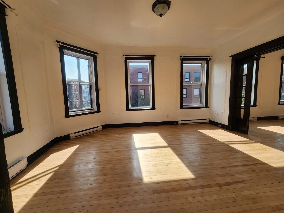 3405 Rue Notre-Dame Ouest - Photo 2 of 19