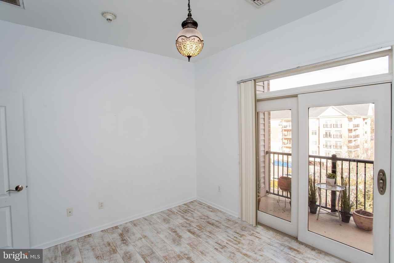 523 Carson Ter - Photo 4 of 50