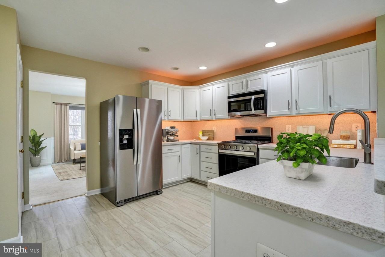 115 Gleneagles Dr - Photo 3 of 48