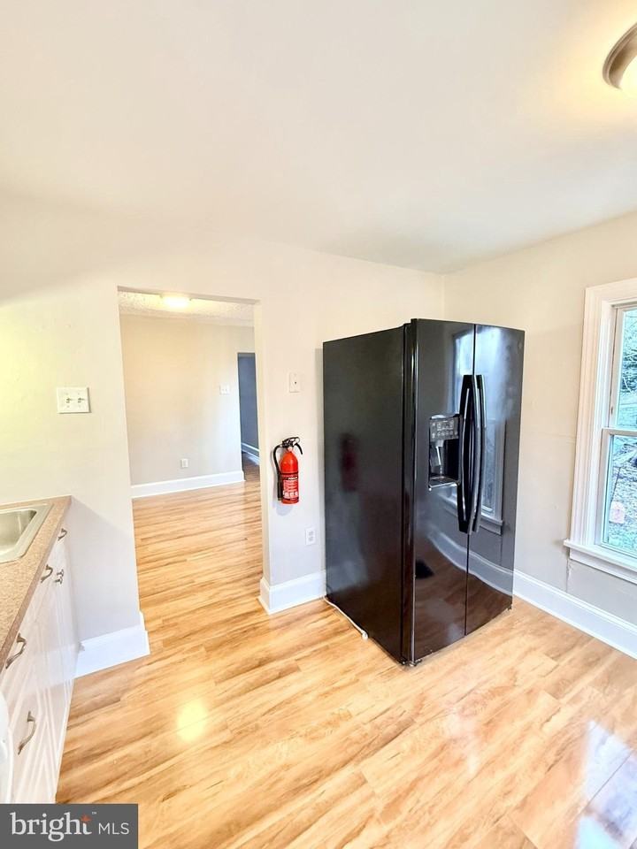 666 Jefferson Ave - Photo 4 of 17