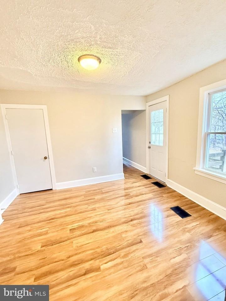 666 Jefferson Ave - Photo 6 of 17