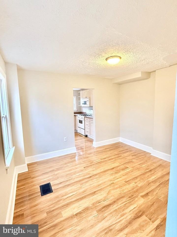 666 Jefferson Ave - Photo 7 of 17