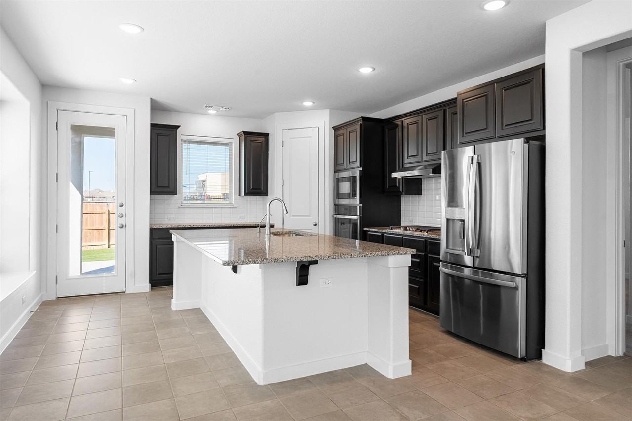 121 Rangel Dr - Photo 7 of 23