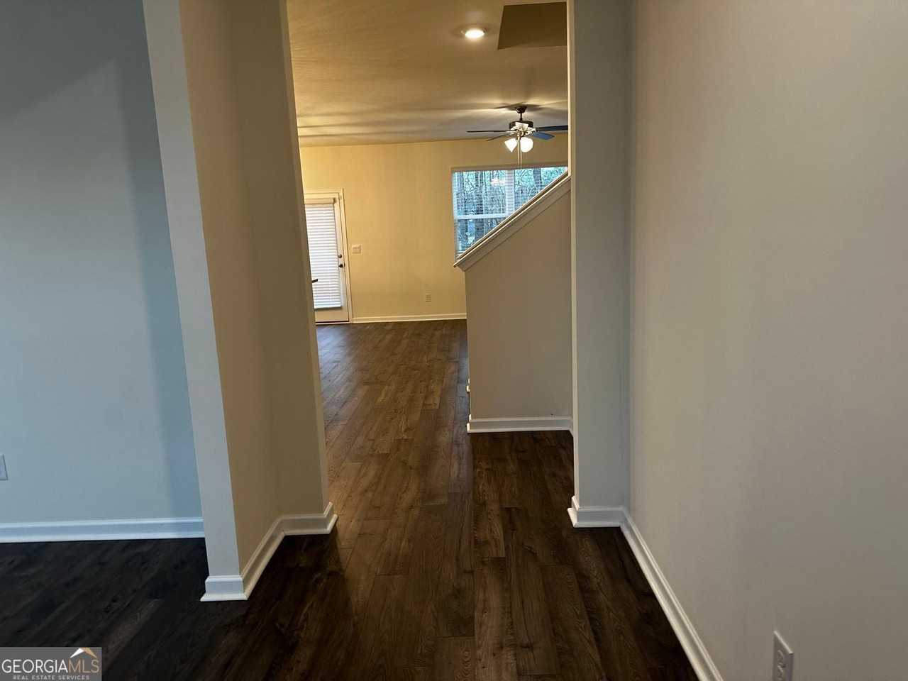 717 Dairy Dr - Photo 3 of 32