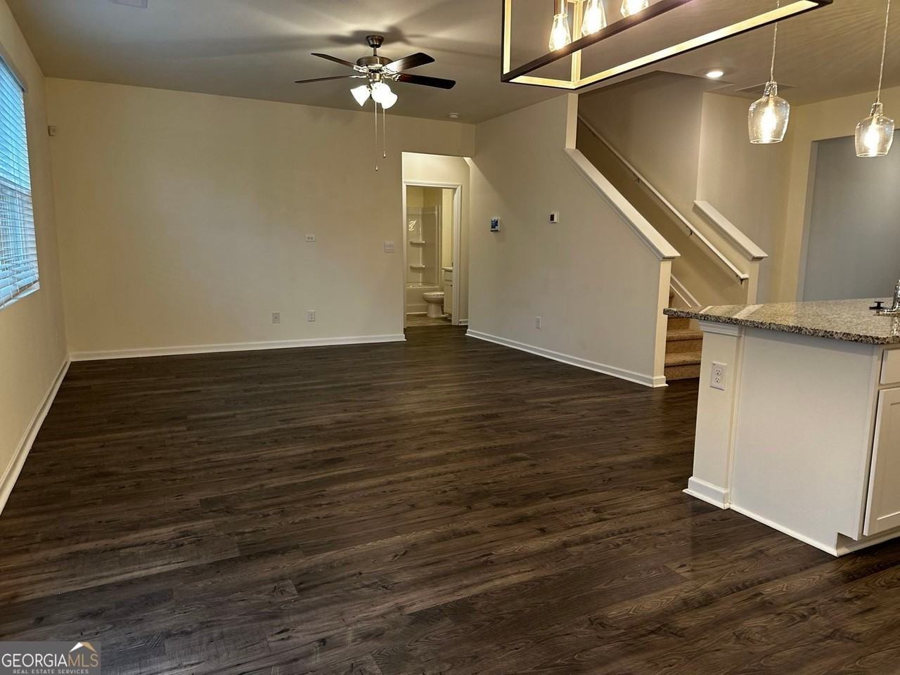 717 Dairy Dr - Photo 4 of 32