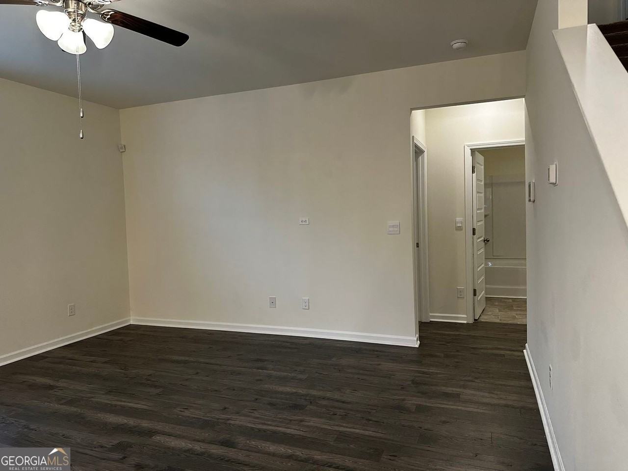 717 Dairy Dr - Photo 5 of 32