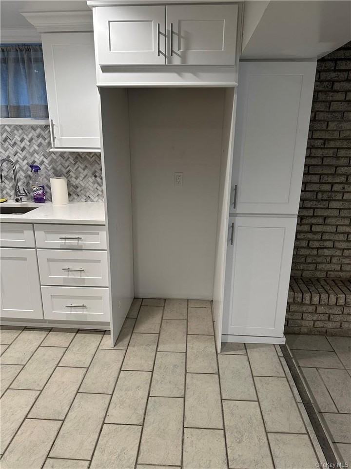 123 Underhill Ave - Photo 2 of 10