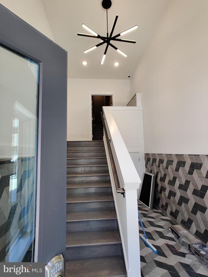 812 N 16th St Unit 6 #6 - Photo 2 of 9