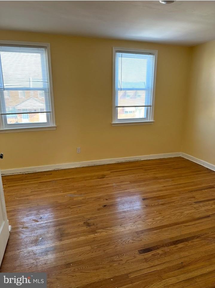 1042 E Cheltenham Ave - Photo 4 of 7