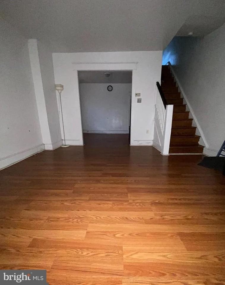 1042 E Cheltenham Ave - Photo 5 of 7