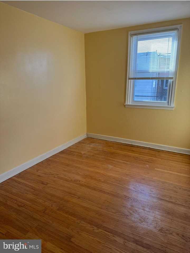 1042 E Cheltenham Ave - Photo 6 of 7