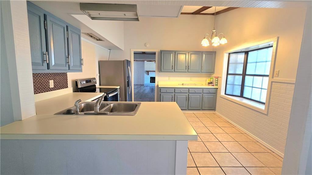 114 Gamma St - Photo 6 of 27