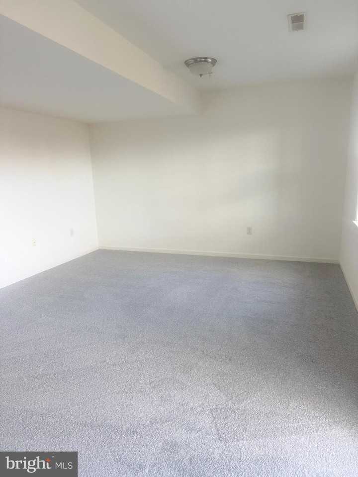 735 Kentwell Dr - Photo 3 of 8