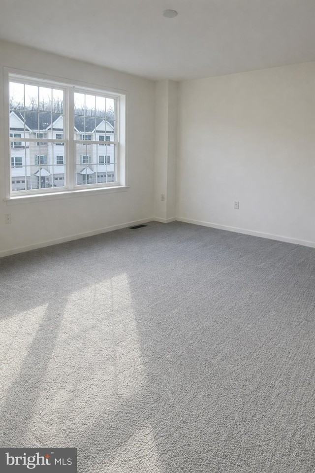 735 Kentwell Dr - Photo 4 of 8