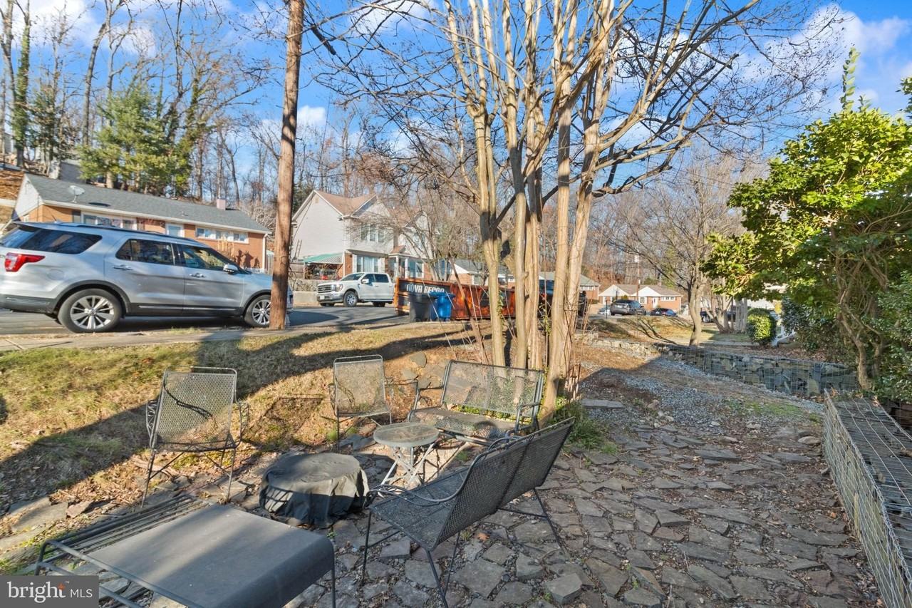 2444 S Culpeper St - Photo 3 of 24