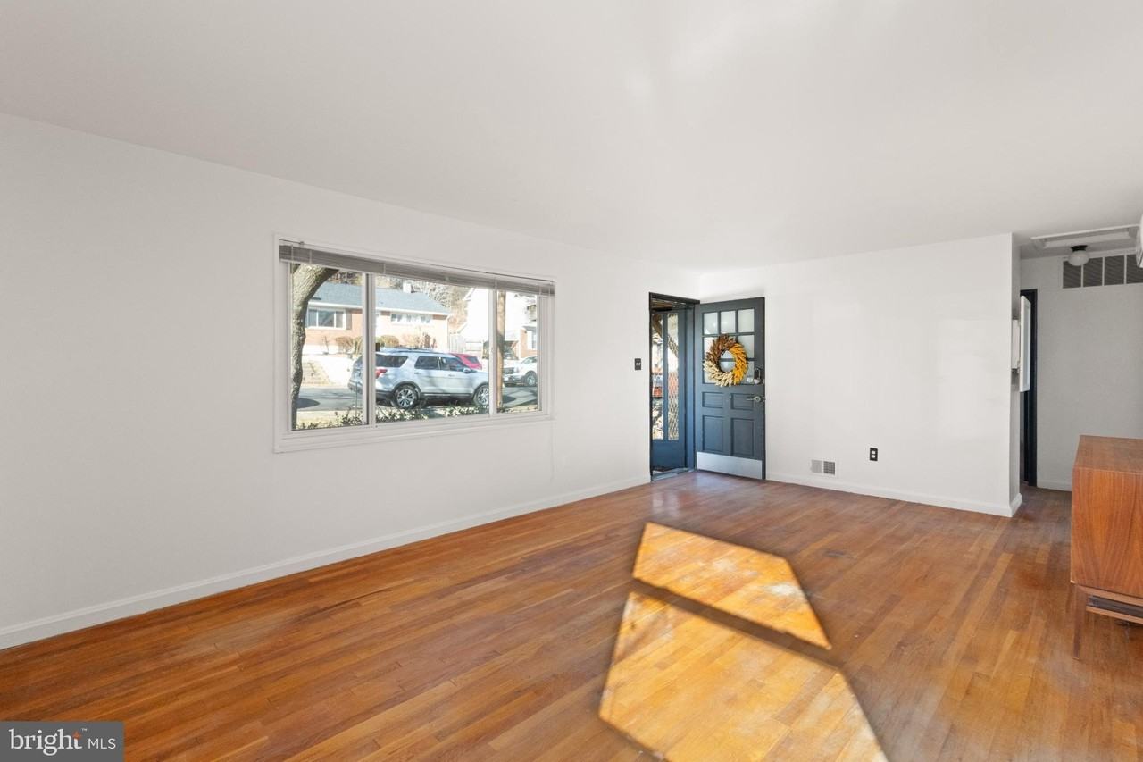 2444 S Culpeper St - Photo 7 of 24