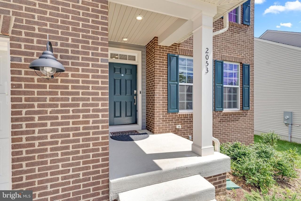 2053 Whithorn Hl - Photo 3 of 44