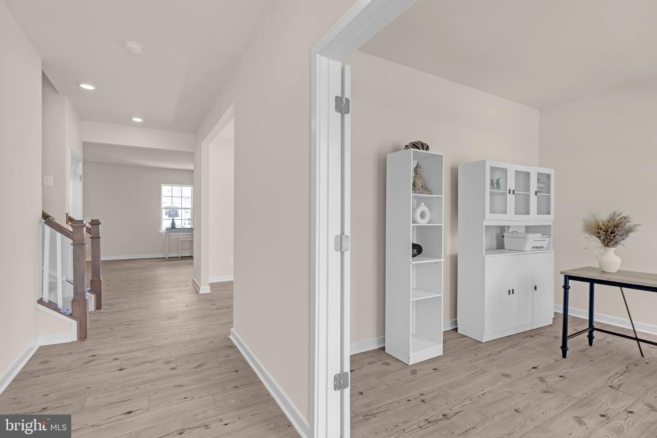 2053 Whithorn Hl - Photo 4 of 44