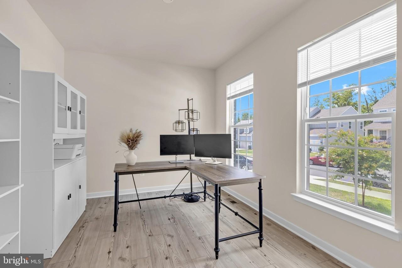 2053 Whithorn Hl - Photo 5 of 44