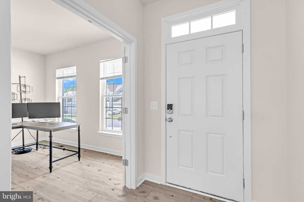 2053 Whithorn Hl - Photo 6 of 44